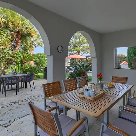 Marinas 8 By Aguilarent Villa